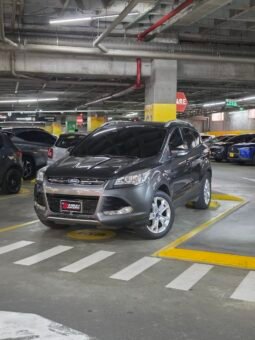FORD ESCAPE TITANIUM AT 4X4