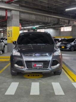 FORD ESCAPE TITANIUM AT 4X4