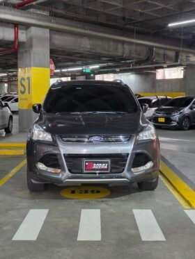 FORD ESCAPE TITANIUM AT 4X4