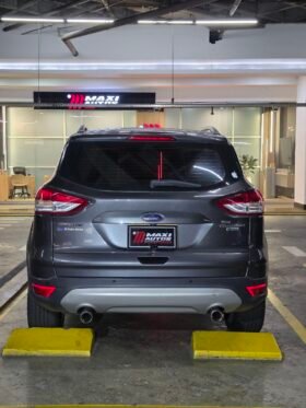 FORD ESCAPE TITANIUM AT 4X4