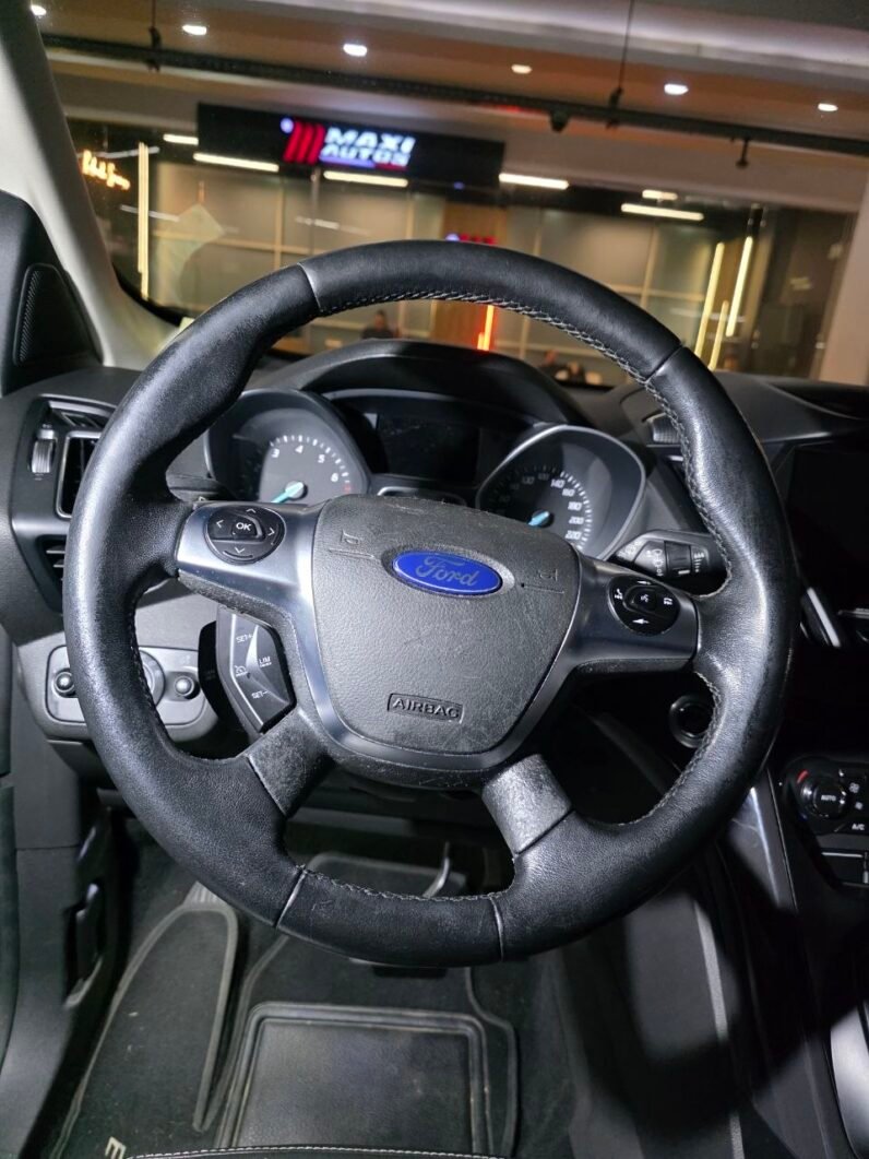 
								FORD ESCAPE TITANIUM AT 4X4 full									