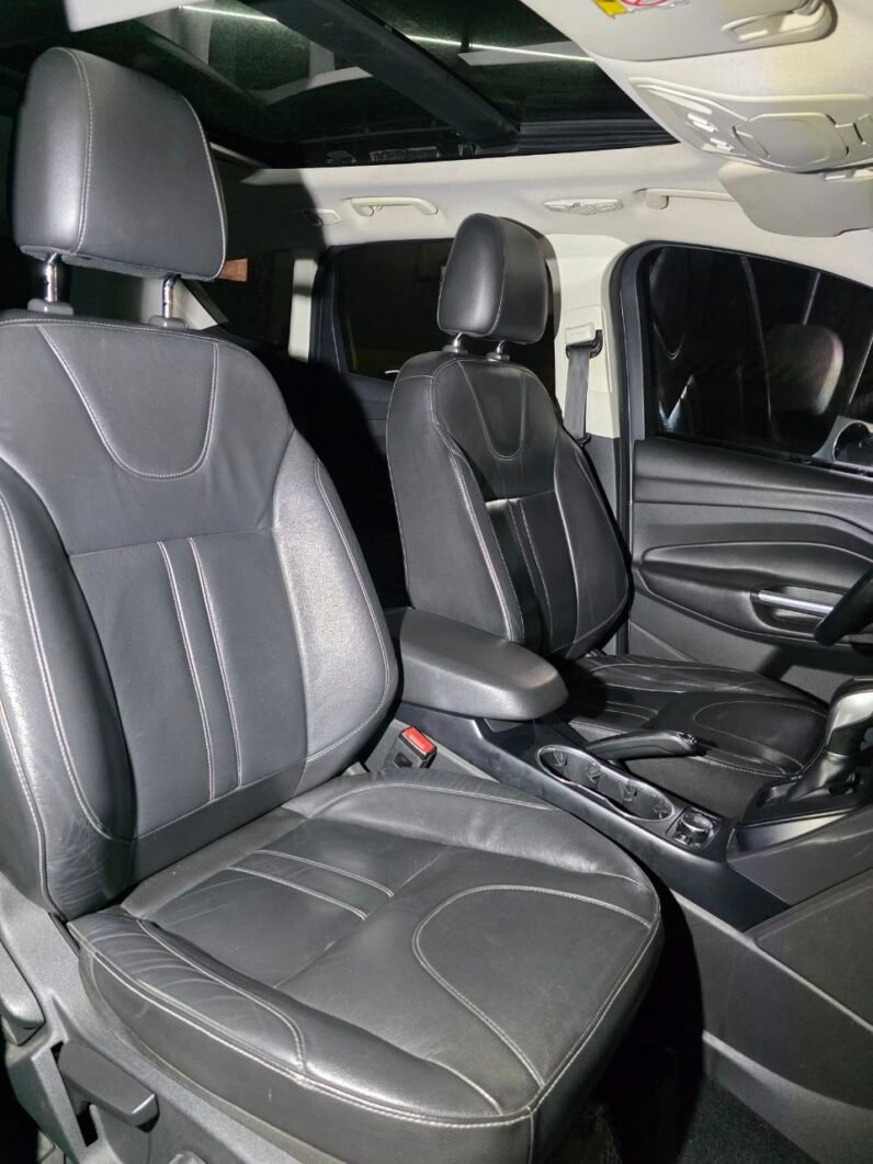 
								FORD ESCAPE TITANIUM AT 4X4 full									