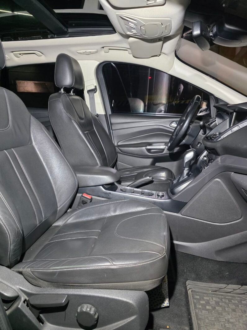 
								FORD ESCAPE TITANIUM AT 4X4 full									