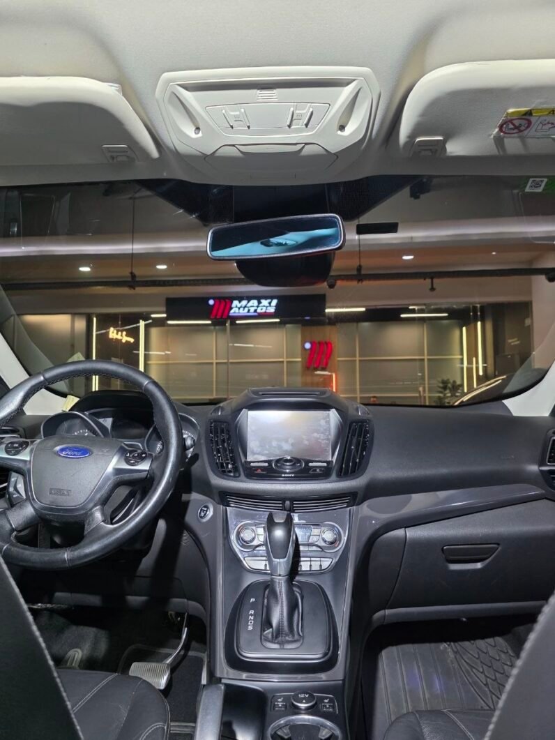 
								FORD ESCAPE TITANIUM AT 4X4 full									