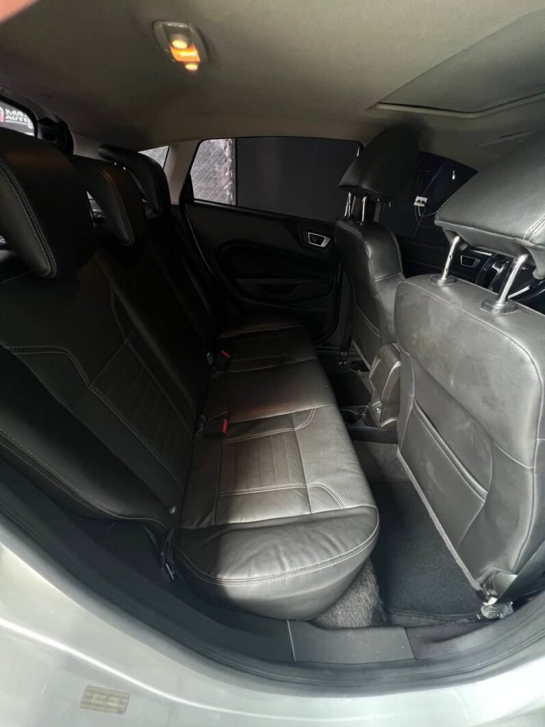 
								FORD FIESTA TITANIUM AT 1.6 full									