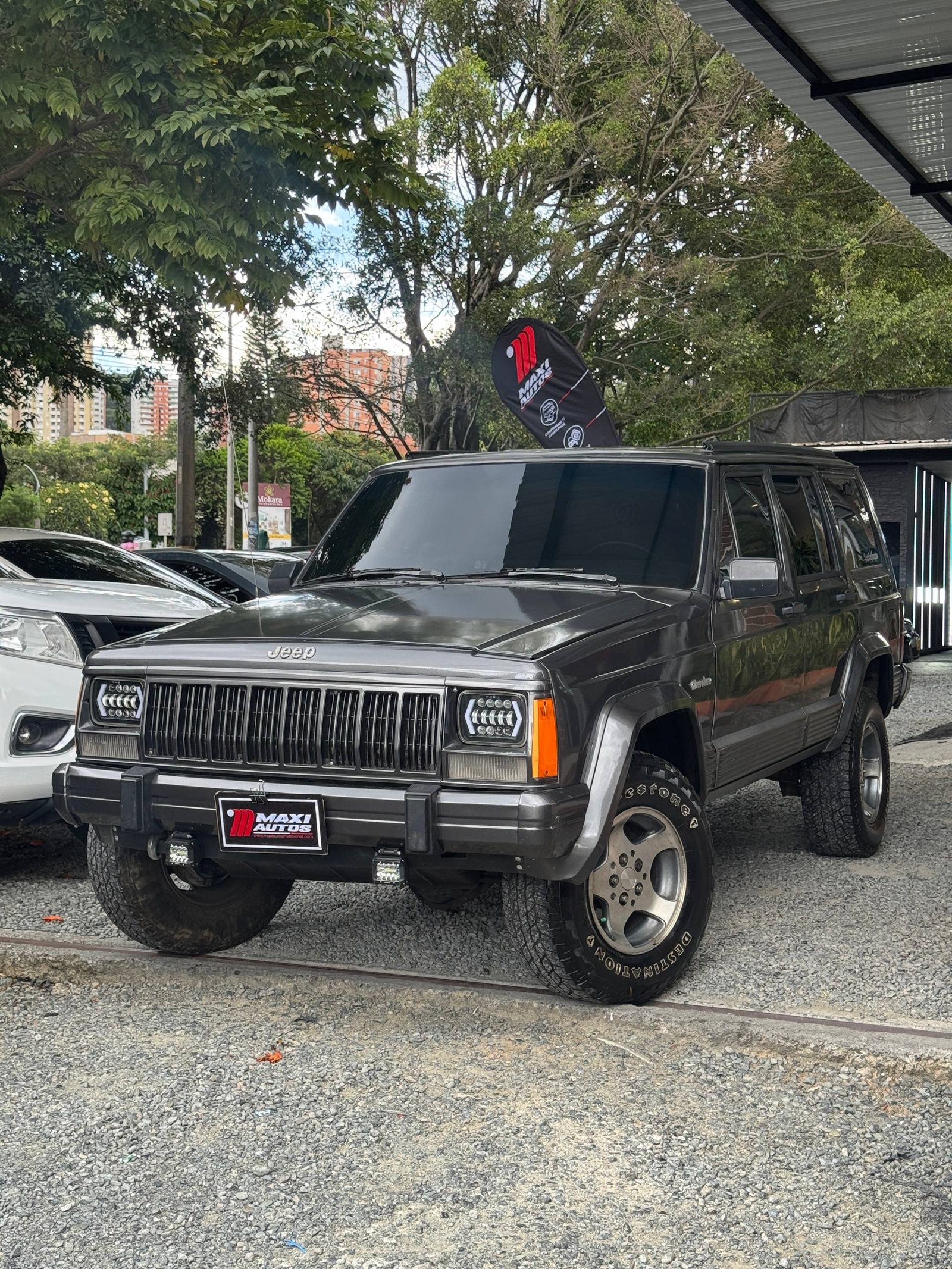 JEEP CHEROKEE LAREDO 4.0L MT