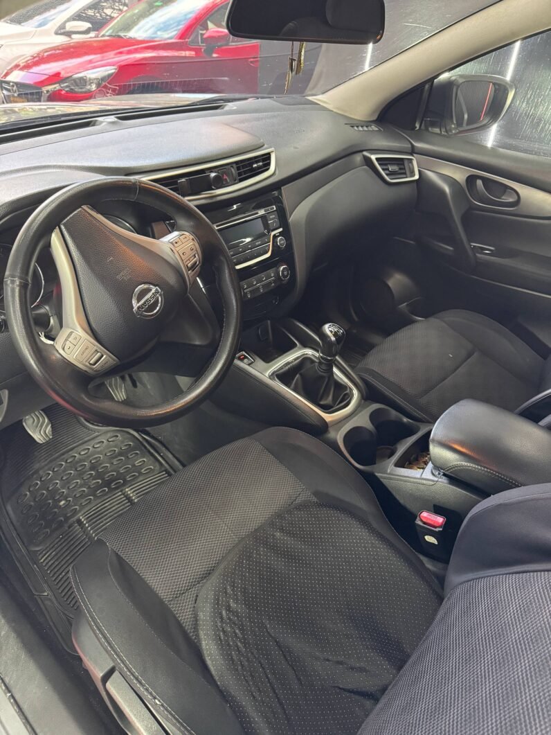 
								NISSAN QASHQAI SENSE MT 2.0 4X2 full									