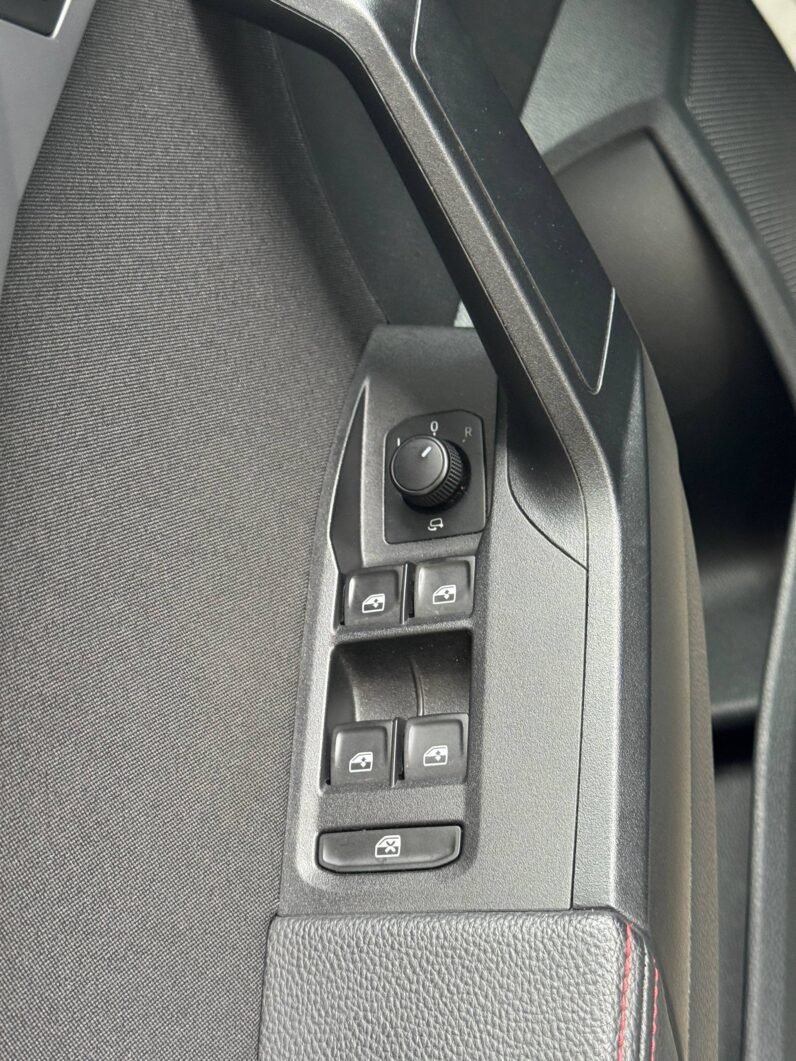 
								SEAT ARONA FR AUT 1.6L full									