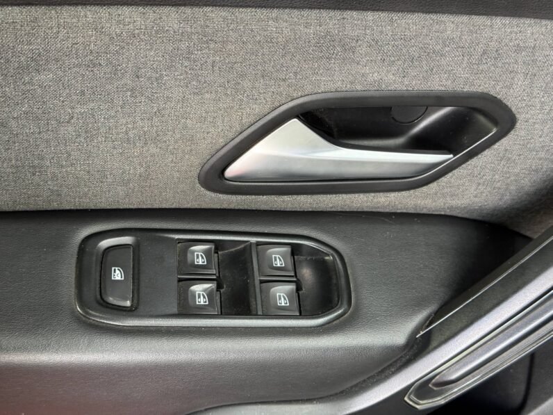 
								RENAULT DUSTER DYNAMIQUE 1.6 MT 4X2 full									