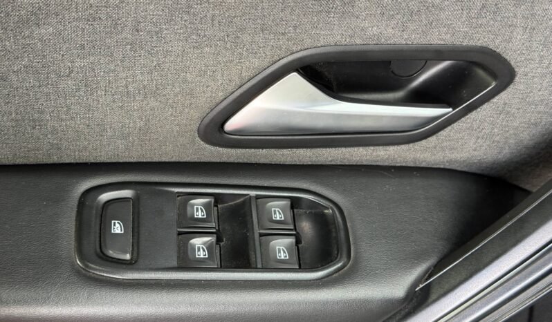 
								RENAULT DUSTER DYNAMIQUE 1.6 MT 4X2 full									