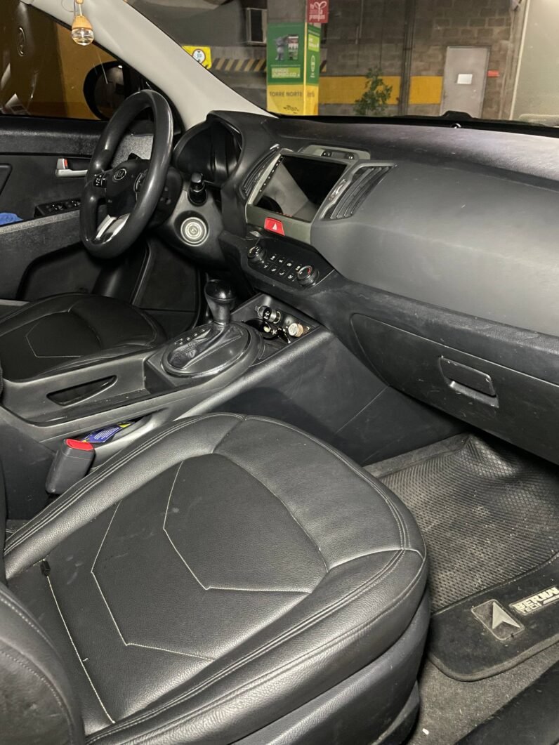 
								KIA SPORTAGE REVOLUTION 4X4 DIESEL full									