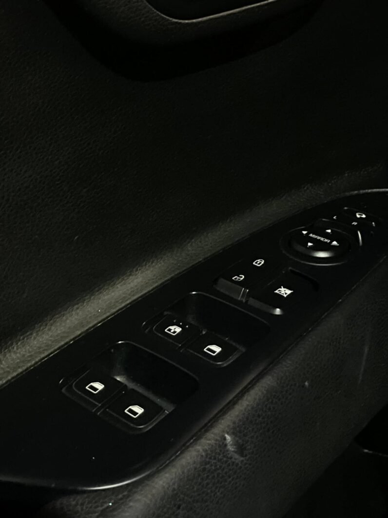 
								KIA RIO ZENITH AT 1.4 HB full									