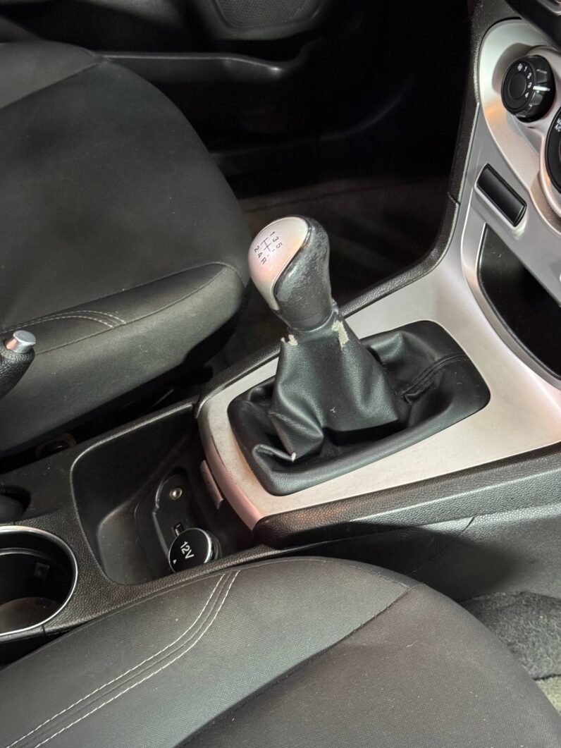 
								FORD FIESTA SE MT 1.6 SD full									