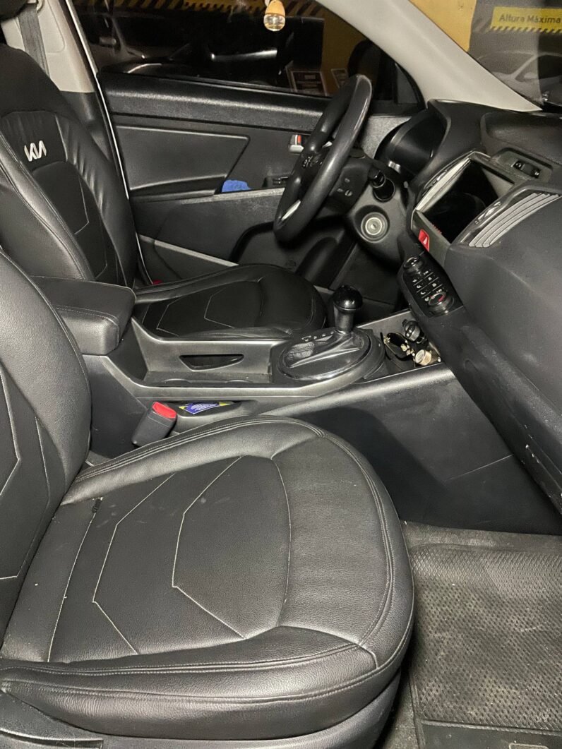 
								KIA SPORTAGE REVOLUTION 4X4 DIESEL full									