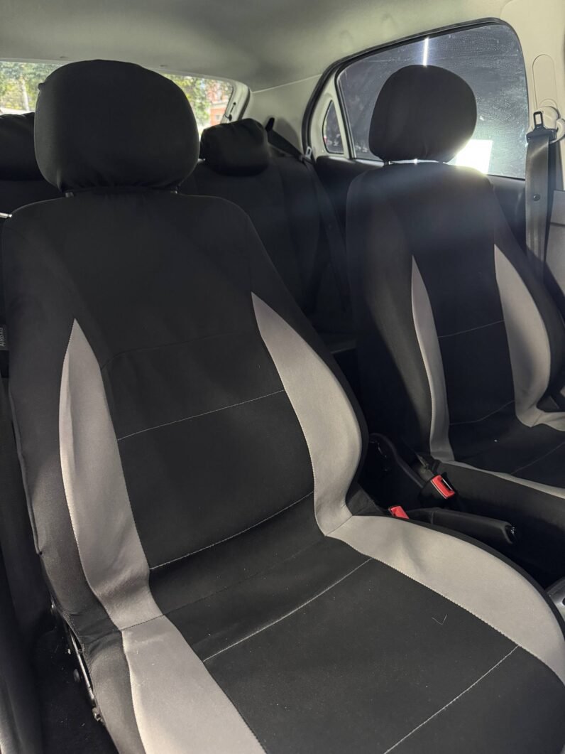 
								VOLKSWAGEN GOL TRENDLINE AT 1.6 full									