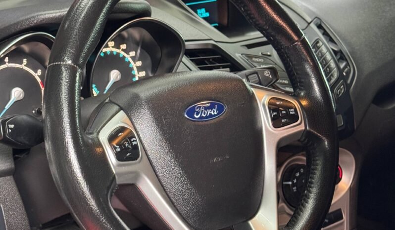 
								FORD FIESTA SE MT 1.6 SD full									