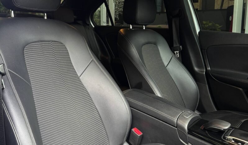 
								MERCEDES-BENZ A200 SEDAN AT 1.3CC TURBO full									
