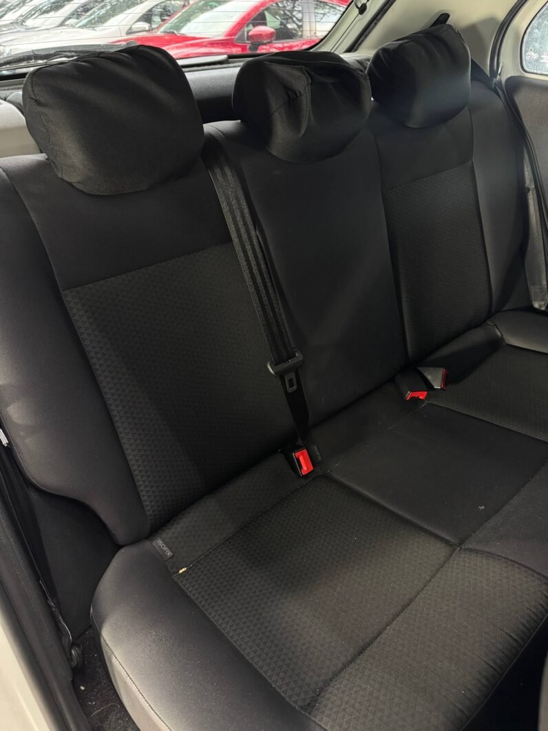 
								VOLKSWAGEN GOL TRENDLINE AT 1.6 full									