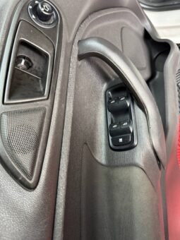 
										FORD FIESTA SE MT 1.6 SD full									