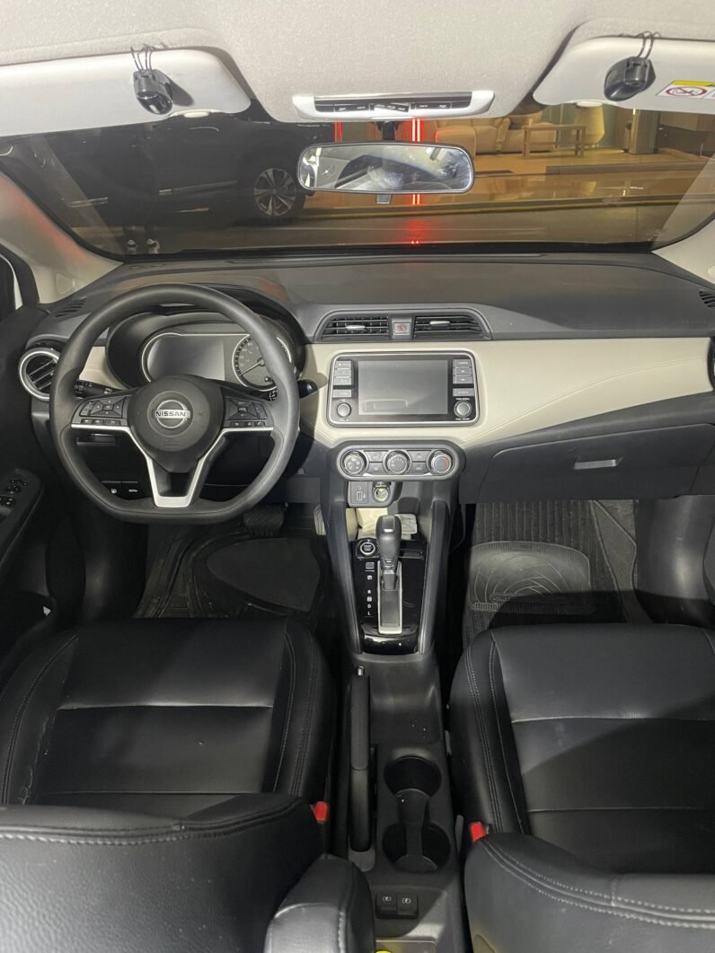 
								NISSAN VERSA ADVANCE AT 1.6 full									