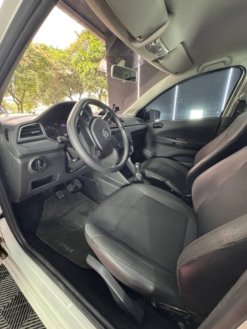 
								VOLKSWAGEN VOYAGE COMFORTLINE MT 1.6L full									