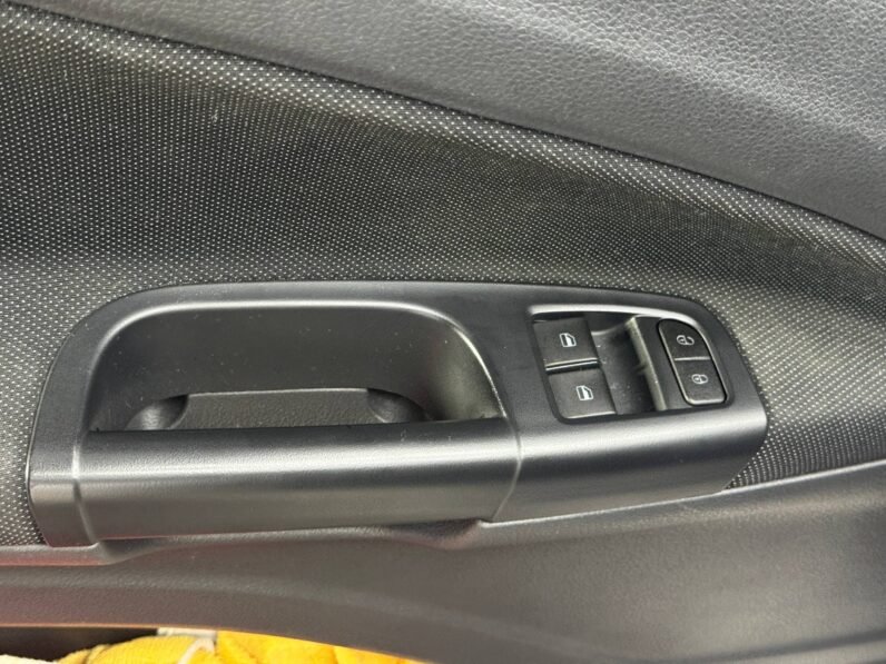 
								VOLKSWAGEN GOL TRENDLINE AT 1.6 full									