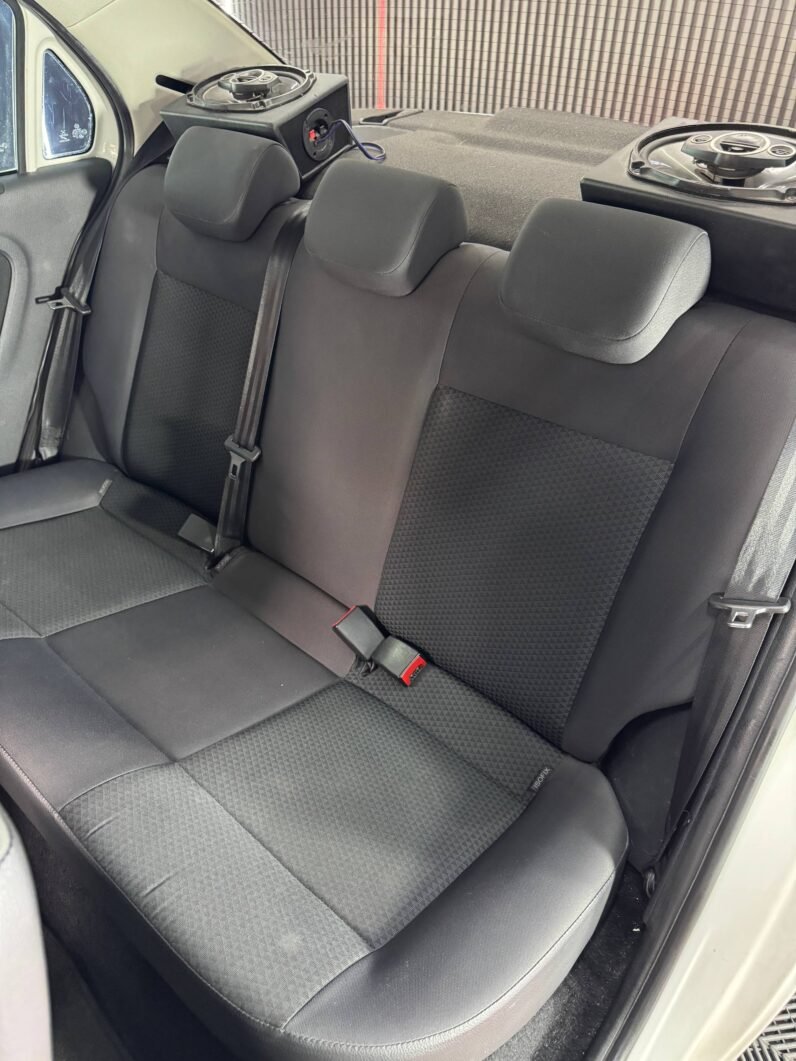 
								VOLKSWAGEN VOYAGE COMFORTLINE MT 1.6L full									