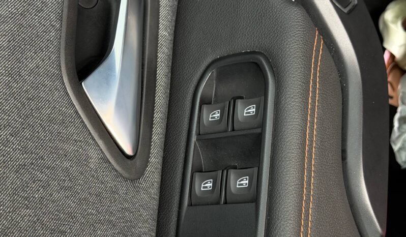 
								RENAULT DUSTER ICONIC 1.3 AT 4*2 full									