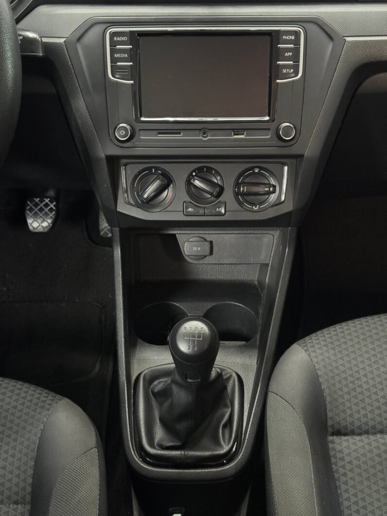 
								VOLKSWAGEN VOYAGE COMFORTLINE MT 1.6L full									