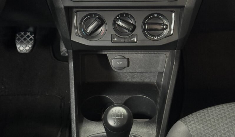 
								VOLKSWAGEN VOYAGE COMFORTLINE MT 1.6L full									