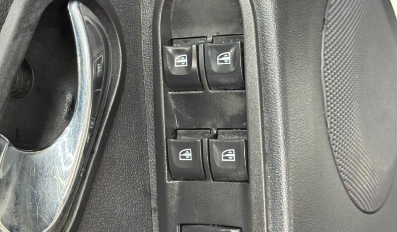 
								RENAULT DUSTER DYNAMIQUE AT 4X2 2.0 full									