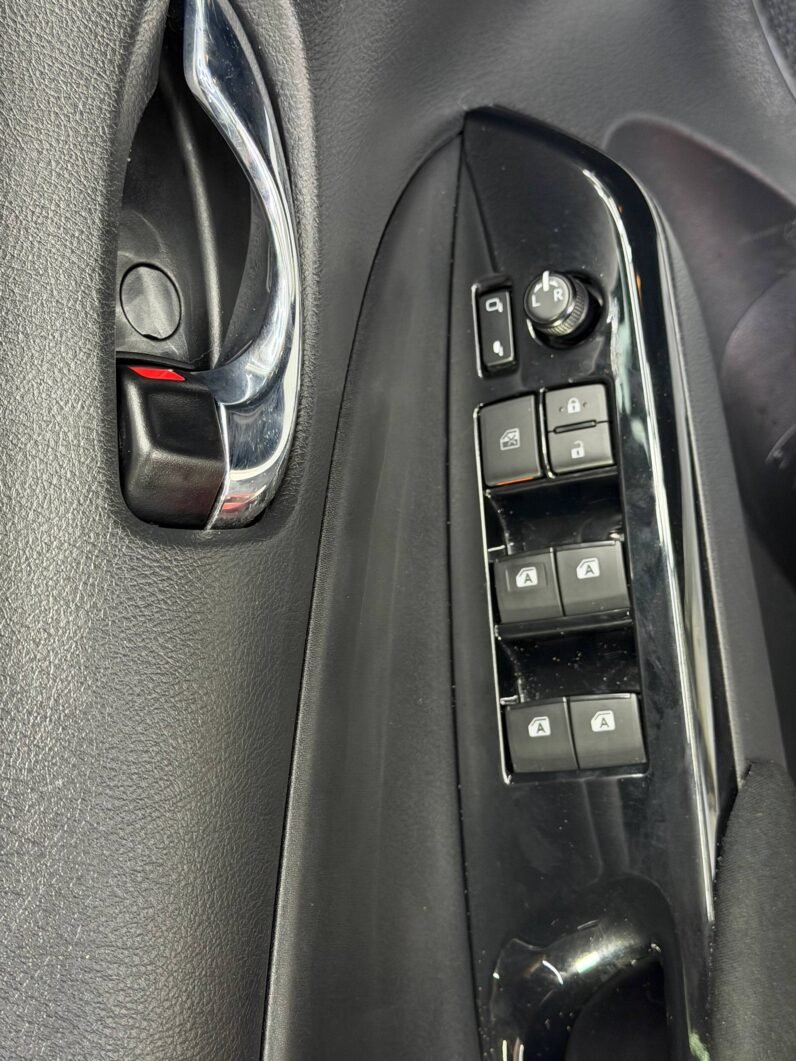 
								TOYOTA YARIS  AT 1.5 full									