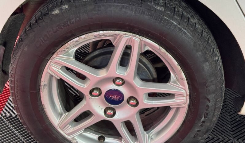 
								FORD FIESTA SE MT 1.6 SD full									