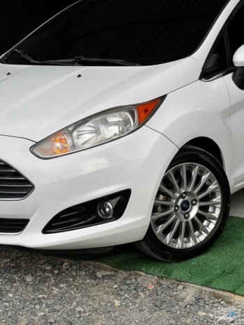 FORD FIESTA TITANIUM AT 1.6