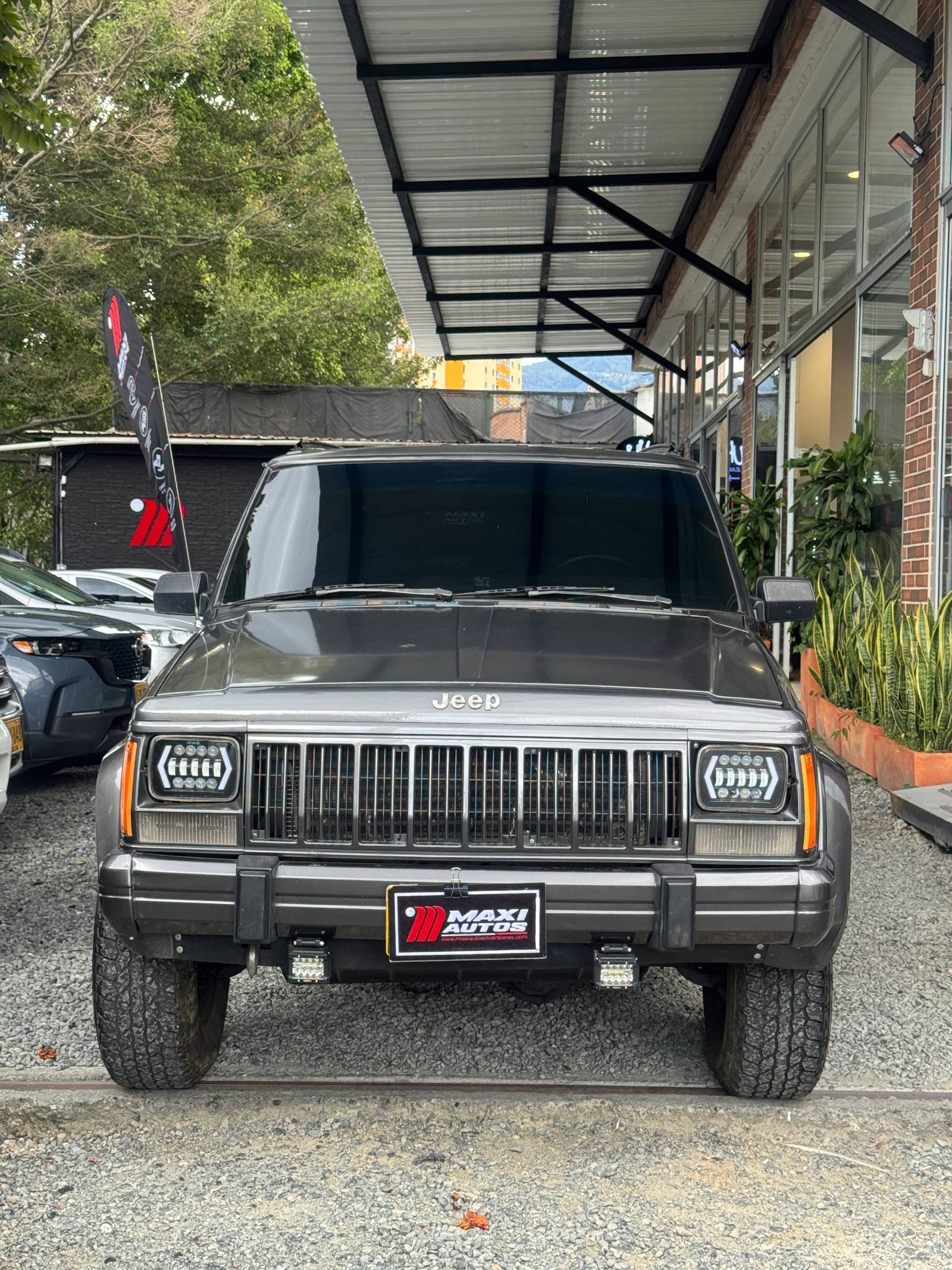 JEEP CHEROKEE LAREDO 4.0L MT