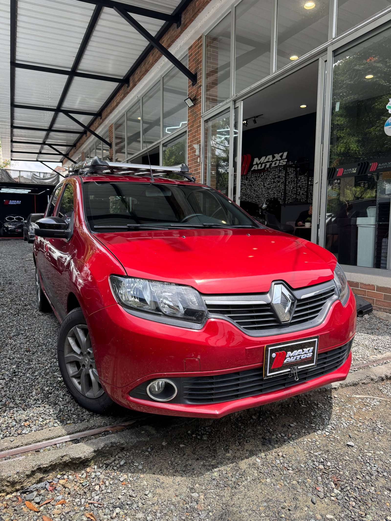 RENAULT SANDERO LIFE + MT 1.6 SD