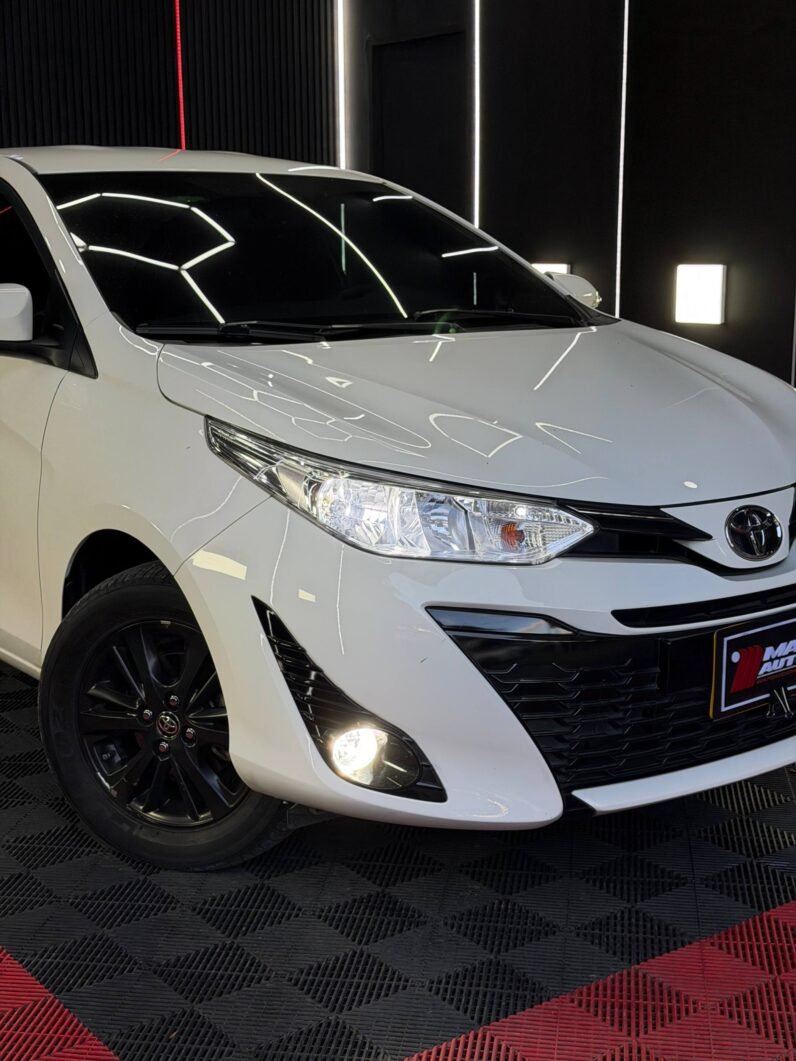 
								TOYOTA YARIS  AT 1.5 full									