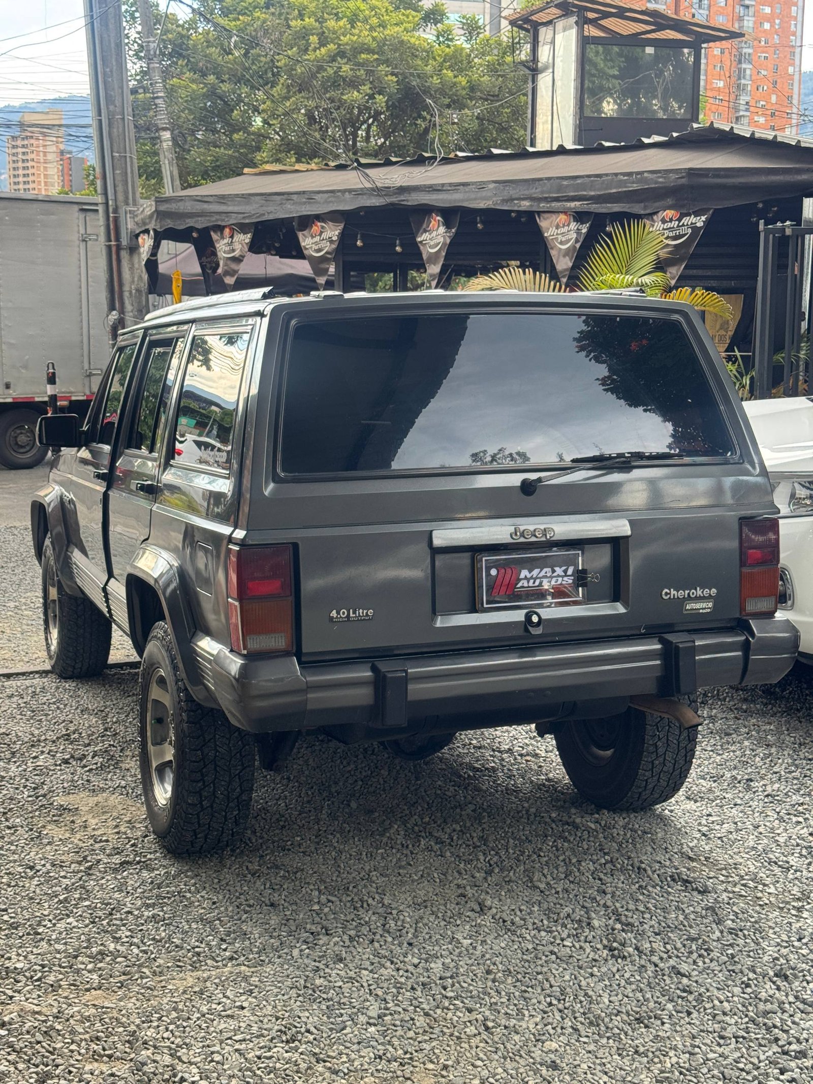 JEEP CHEROKEE LAREDO 4.0L MT