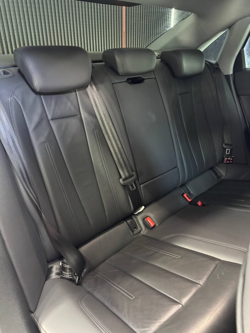 
								AUDI A4 2.0L AT full									