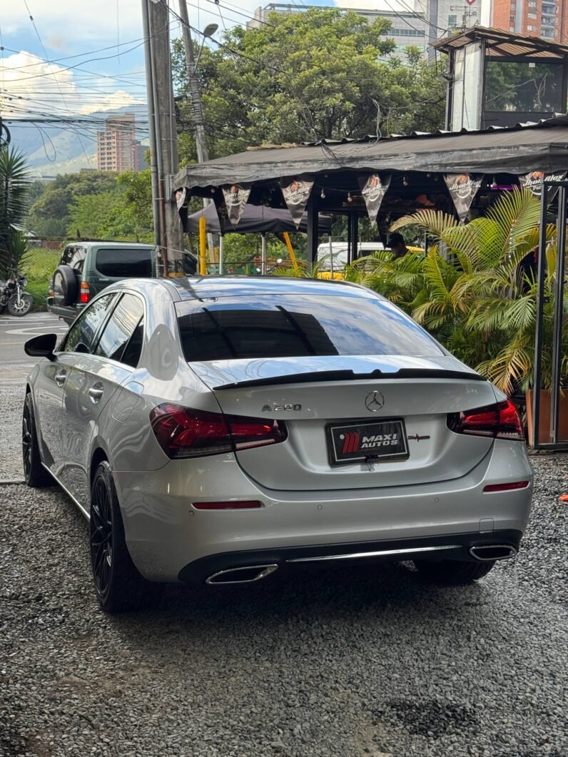 
								MERCEDES-BENZ A200 SEDAN AT 1.3CC TURBO full									