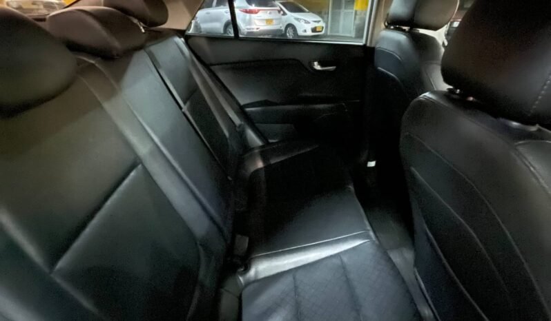
								KIA RIO ZENITH AT 1.4 HB full									