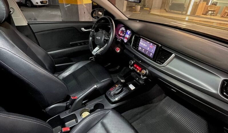 
								KIA RIO ZENITH AT 1.4 HB full									