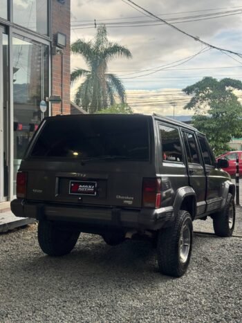 JEEP CHEROKEE LAREDO 4.0L MT
