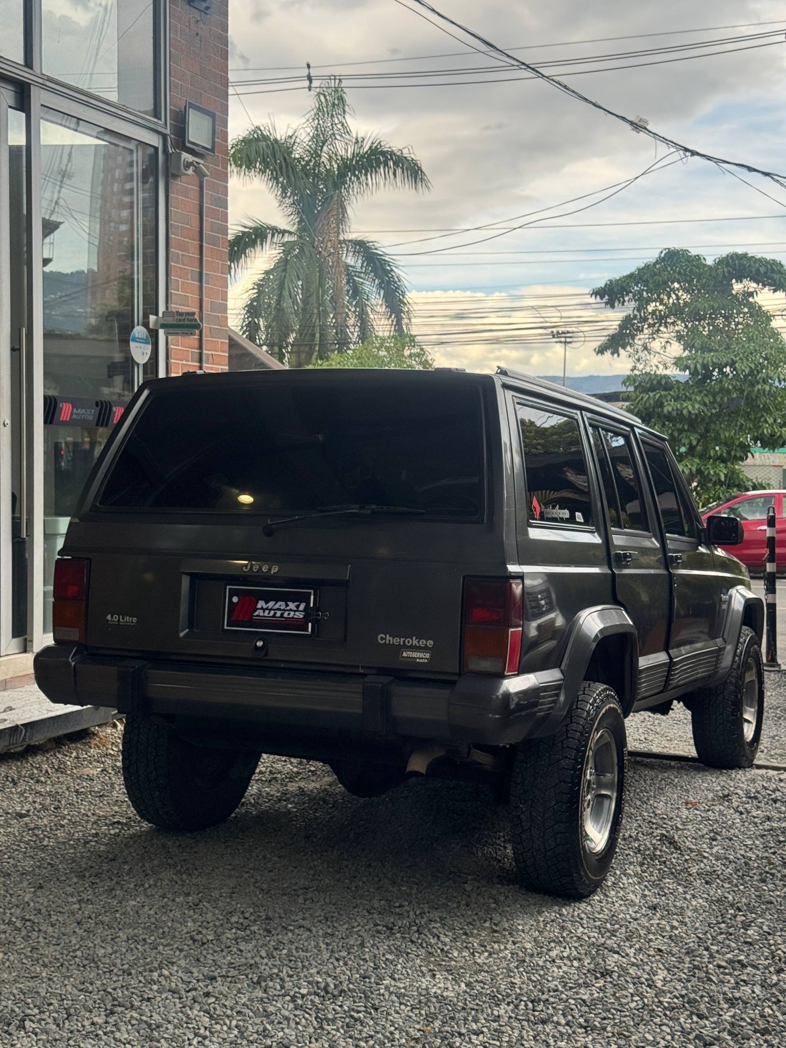 JEEP CHEROKEE LAREDO 4.0L MT