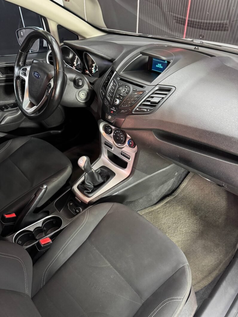 
								FORD FIESTA SE MT 1.6 SD full									