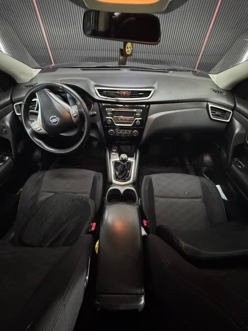 
								NISSAN QASHQAI SENSE MT 2.0 4X2 full									