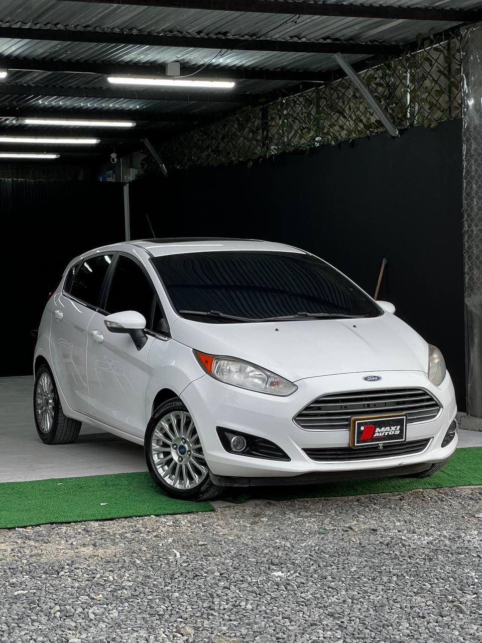 FORD FIESTA TITANIUM AT 1.6