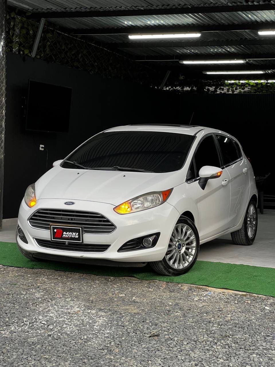 FORD FIESTA TITANIUM AT 1.6