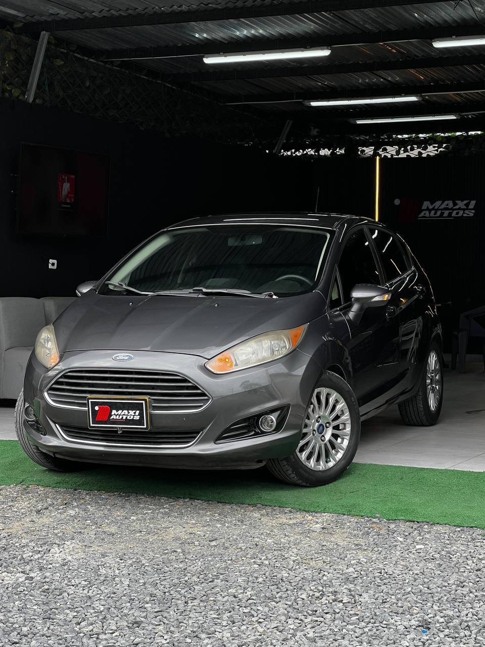 FORD FIESTA TITANIUM AT 1.6