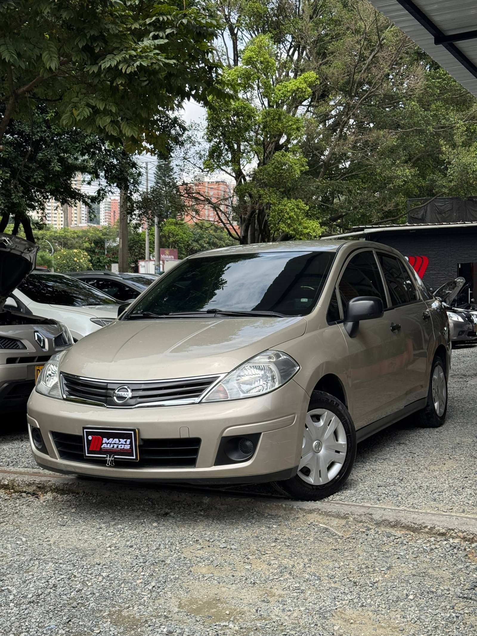 NISSAN TIIDA SEDAN MIIO MT 1.8L